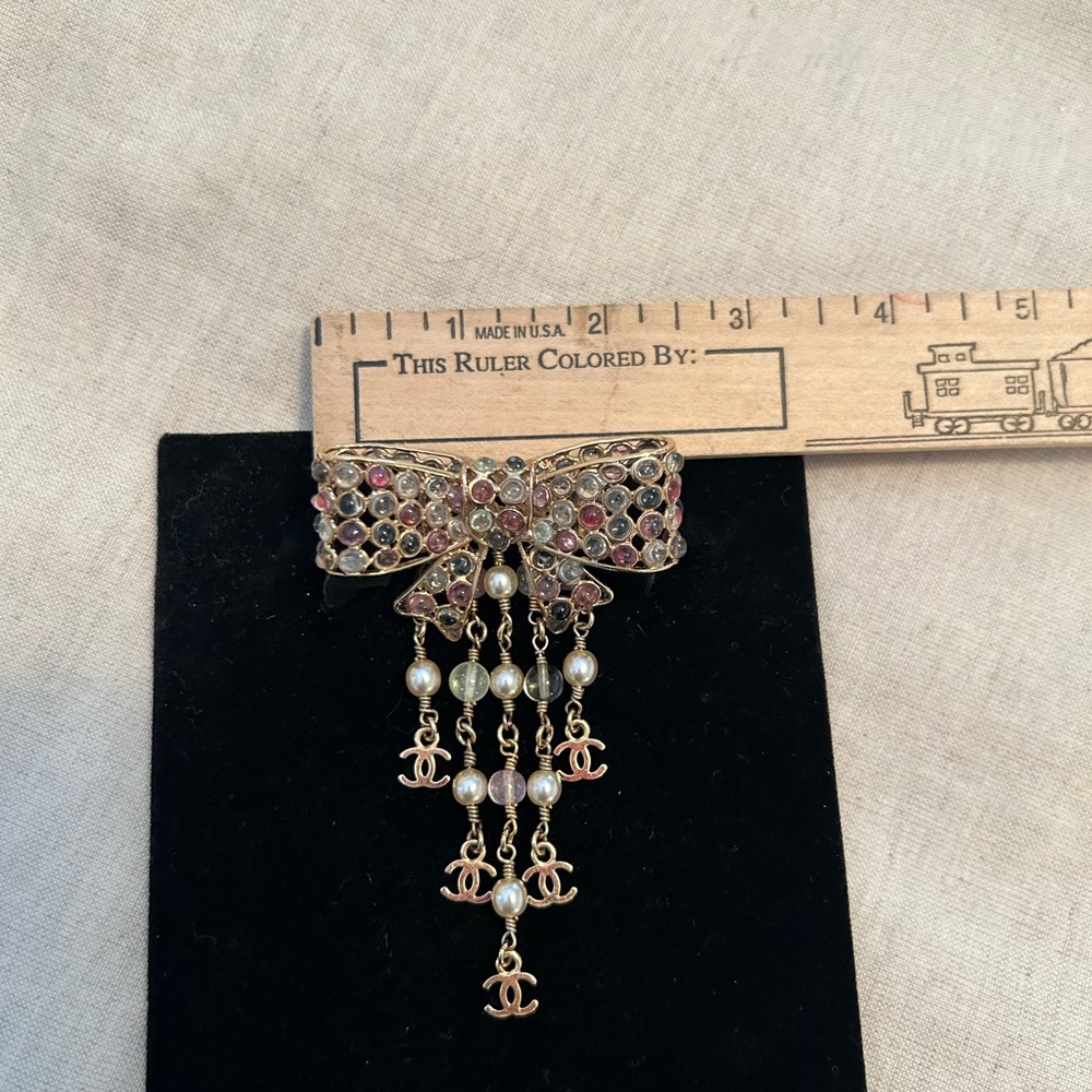💗Chanel Gripoix Bow Brooch Pin with CC Dangles 💗 - Picture 6 of 10